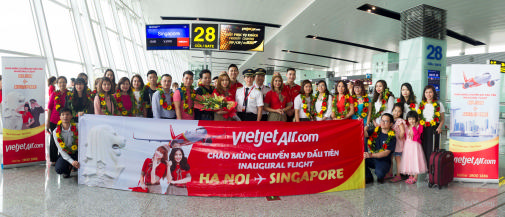 Flashmob Vietjet khuấy động sân bay Changi, tưng bừng khai trương đường bay Hà Nội – Singapore